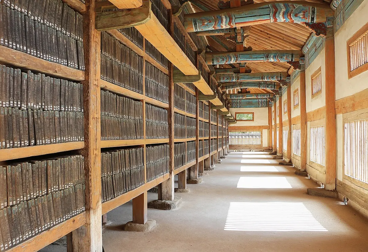 해인사 장경판전에 보관된 팔만대장경 목판. 고려의 대장경 조판은 시험 단골 출제 주제입니다